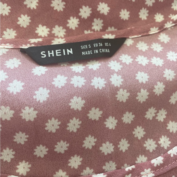 Batwing Sleeve Ditsy Floral Dress - Picture 4 of 4